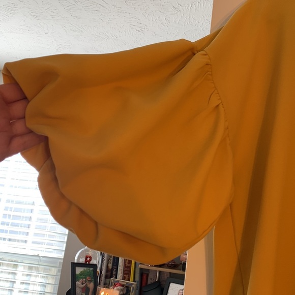 Butter yellow dress shirt size medium - Picture 2 of 3